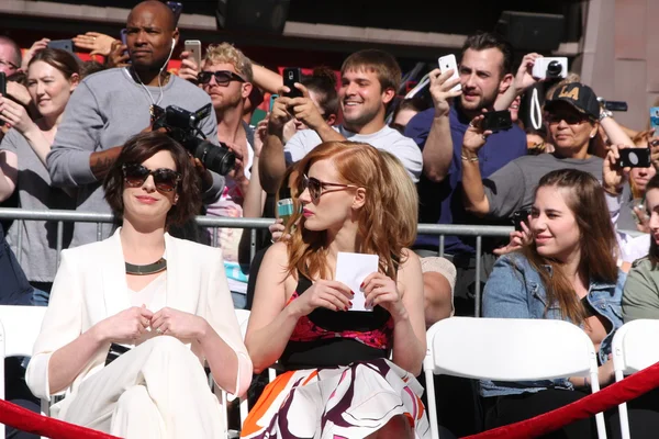 Anne Hathaway, Jessica Chastain — Stock Photo, Image