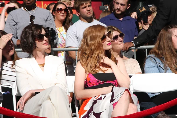 Anne Hathaway, Jessica Chastain — Zdjęcie stockowe