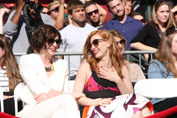 Anne Hathaway, Jessica Chastain —  Fotos de Stock