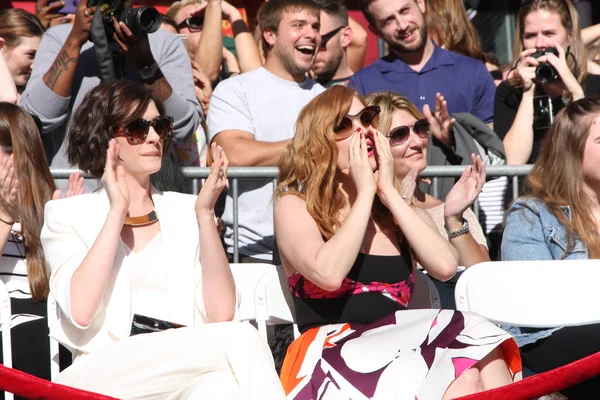 Anne Hathaway, Jessica Chastain — Stock Photo, Image