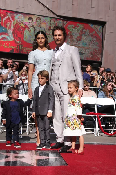 Matthew McConaughey, Camila Alves McConaughey, Vida Alves McConaughey, Levi Alves McConaughey, Livingston Alves McConaughey — Stock Photo, Image