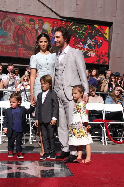 Matthew Mcconaughey, Camila Alves Mcconaughey, Vida Alves Mcconaughey, Levi Alves Mcconaughey, Livingston Alves Mcconaughey — Fotografia de Stock