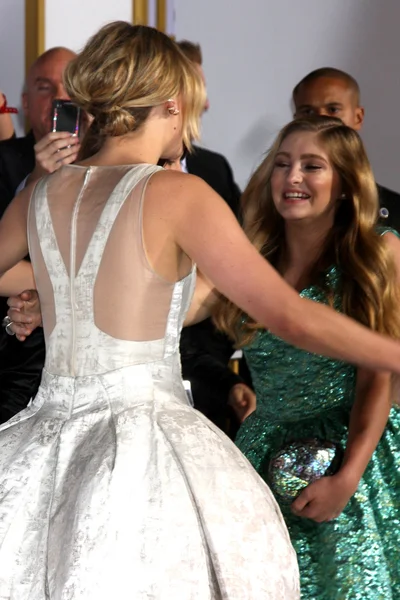 Jennifer Lawrence, Willow Shields — Zdjęcie stockowe