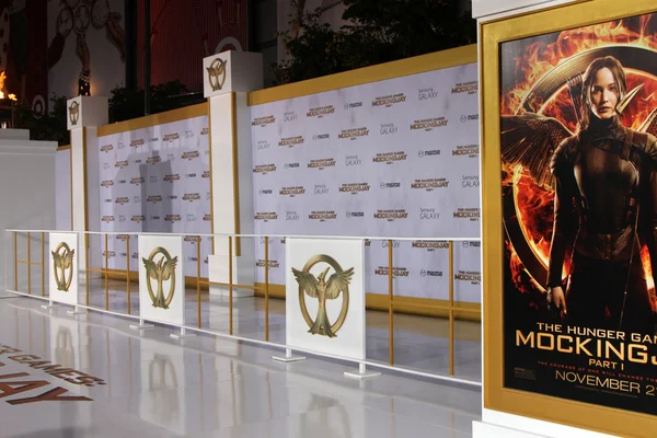 Atmosfeer op de de honger Games: Mockingjay deel 1 première — Stockfoto