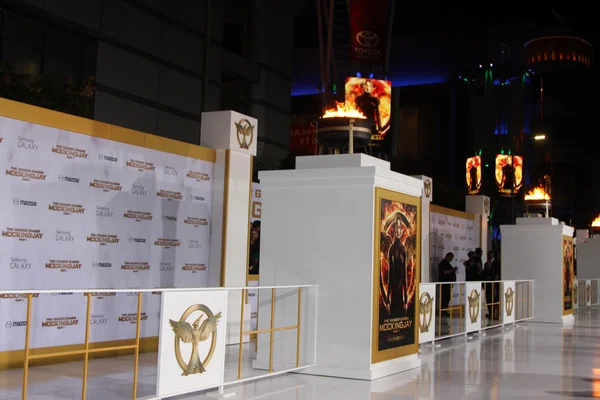 Atmosfeer op de de honger Games: Mockingjay deel 1 première — Stockfoto