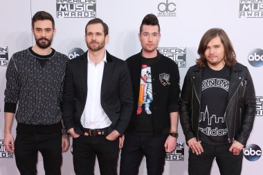 Kyle Simmons, William Farquarson, Dan Smith, Chris 'Woody' ahşap, Bastille
