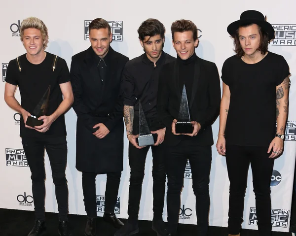 Una dirección, Niall Horan, Liam Payne, Zayn Malik, Louis Tomlinson, Harry estilos — Foto de Stock