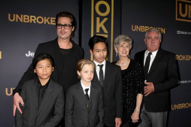 Brad Pitt, Pax Thien Jolie-Pitt, Shiloh Nouvel Jolie-Pitt, Maddox Jolie-Pitt, Jane Pitt ve William Pitt