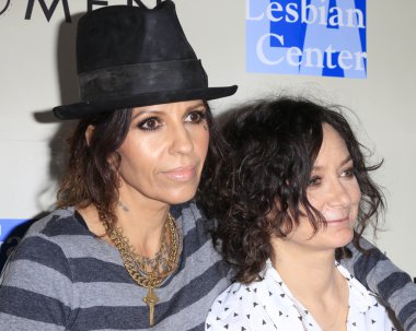 Linda Perry, Sara Gilbert