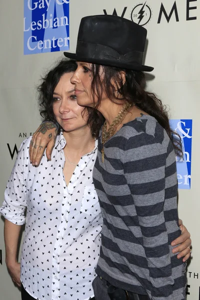 Linda Perry, Sara Gilbert — Zdjęcie stockowe