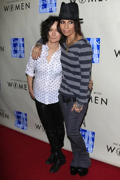 Linda Perry, Sara Gilbert — Stockfoto