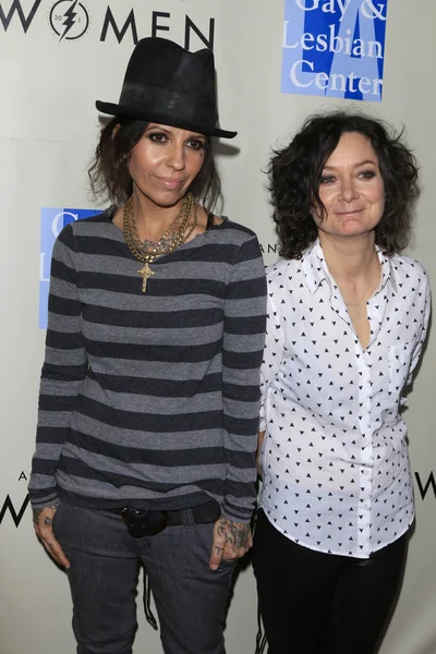 Linda Perry, Sara Gilbert — Zdjęcie stockowe