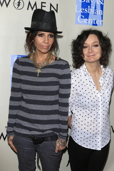 Linda Perry, Sara Gilbert — Zdjęcie stockowe