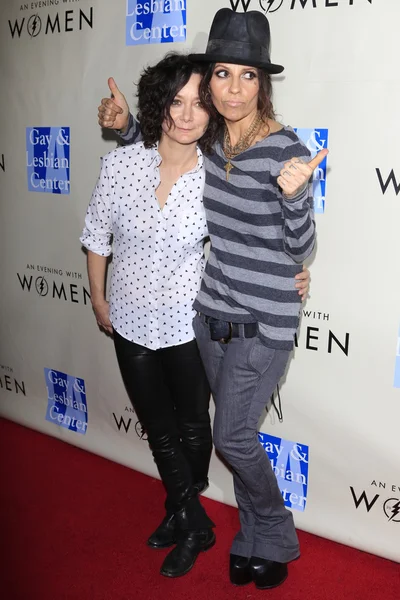 Linda Perry, Sara Gilbert — Zdjęcie stockowe