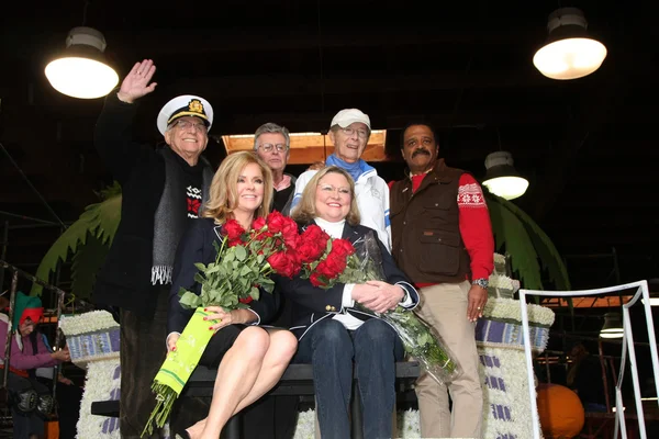 Gavin Macleod, Fred Grandy, Bernie Kopell, Ted Lange, Jill Whelan, Lauren Tewes — Stockfoto