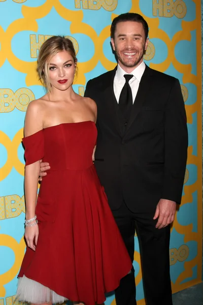 Lili Simmons, Tom Pelphrey — Photo