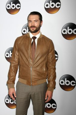 Charlie Weber