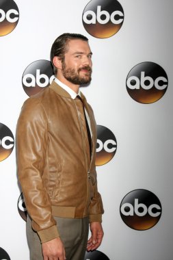 Charlie Weber