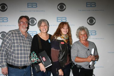 Doug Hayden, Deveney Kelly, yönetmen, Laura Yale