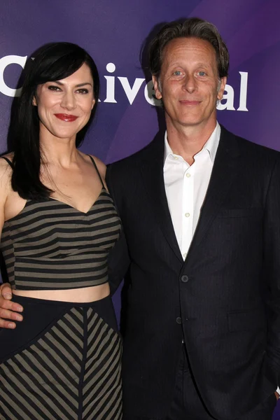 Kyra Zagorsky, Steven Weber — Stockfoto