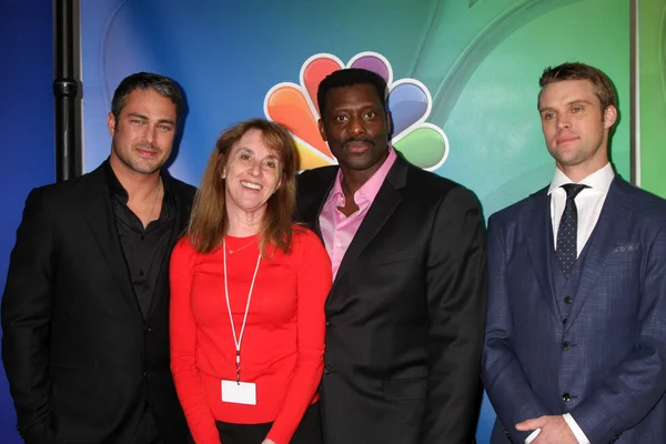 Taylor Kinney, Pam Golum, Eamonn Walker, Jesse Spencer — Zdjęcie stockowe