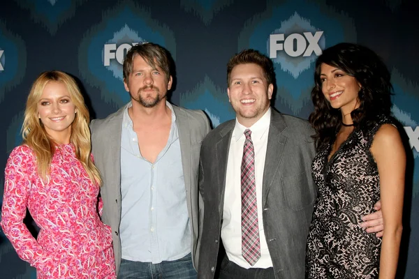 Becki Newton, Zachary Knighton, Nate Torrence, Meera Rohit Kumbhani — Stock Photo, Image