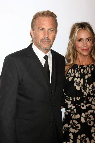 Kevin Costner, Christine Baumgartner — Stockfoto