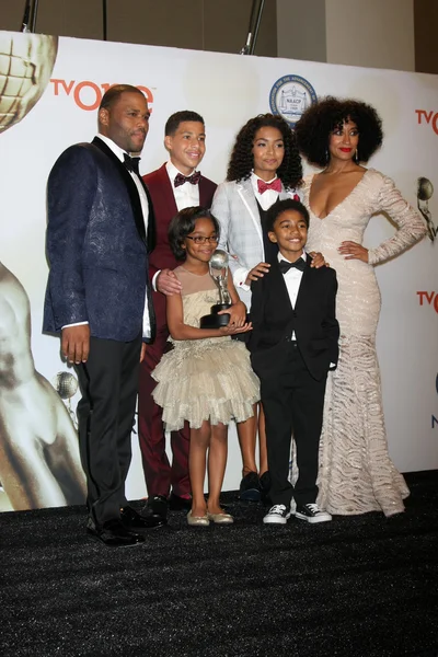 Anthony Anderson, Yara Shahidi, Marcus Scribner, Tracee Ellis Ross, Marsai Martin, Miles Brown — Stockfoto