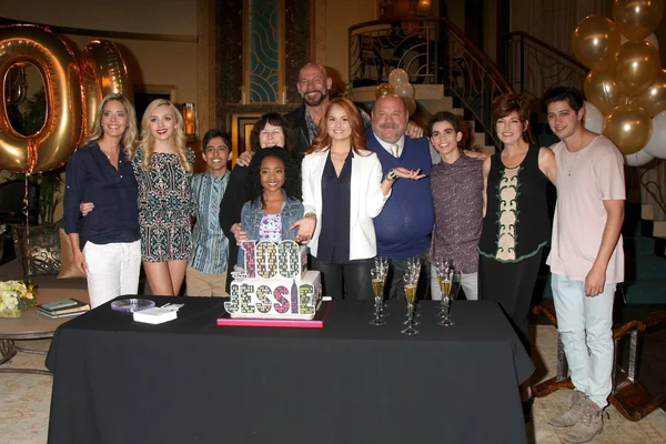 Christina Moore, Peyton List, Karan Brar, Skai Jackson, Pamela Eells, Debby Ryan, Kevin Chamberlin, Cameron Boyce, Carolyn Hennesy, Chris Galya — Stockfoto