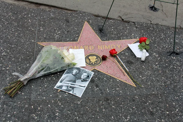 Memorial Wreath at the Star of Leonard Nimoy — Stock Photo, Image