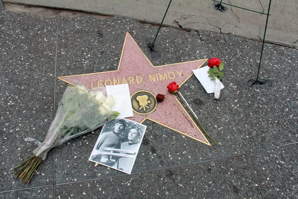 Grinalda Memorial na Estrela de Leonard Nimoy — Fotografia de Stock