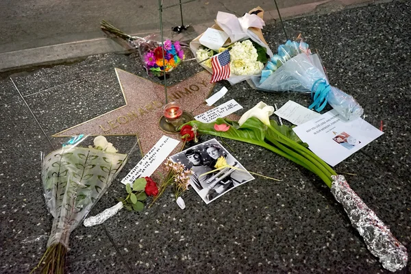 Memorial Wreath at the Star of Leonard Nimoy — Stock Photo, Image