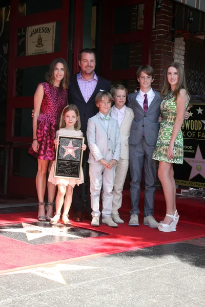 Caroline Fentress O'Donnell, Chris O'Donnell, Lily Anne O'Donnell, Charles McHugh O'Donnell, Finley O'Donnell, Maeve Frances O'Donnell, Christopher O'Donnell Jr — Stock Photo, Image