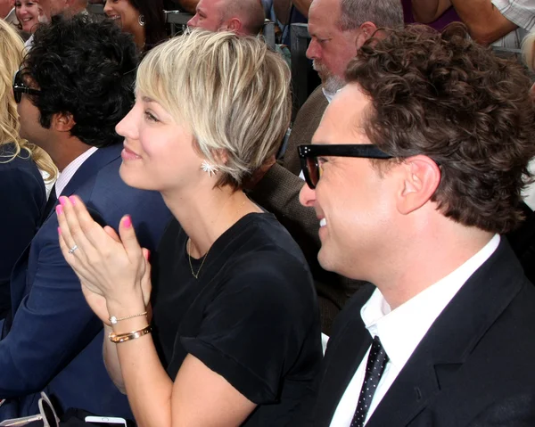 Kaley Cuoco-Sweeting, 쟈 니 Galecki — 스톡 사진