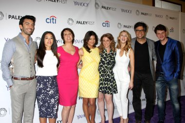 Justin Baldoni, Gina Rodriguez, aycan Coll, Andrea Nevado, Jennie Urman, Yael Grobglas, Jaime Camil, Brett Dier