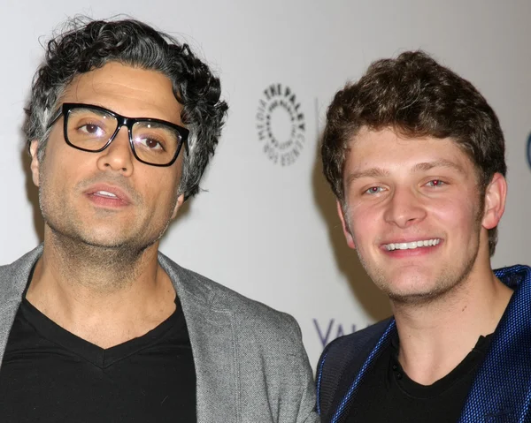 Jaime Camil, Brett Dier — Foto de Stock