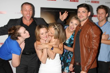 Sean Carrigan, Camryn Grimes, avcı Kral, Melissa Ordway, Kelli Goss, Robert Adamson, Lachlan Buchanan