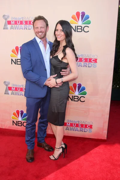 Ian Ziering, Erin Kristine Ludwig —  Fotos de Stock