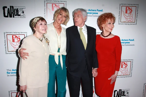 Neile Adams, Sandahl Bergman, Dick Van Dyke, Carol Lawrence — Stock Photo, Image