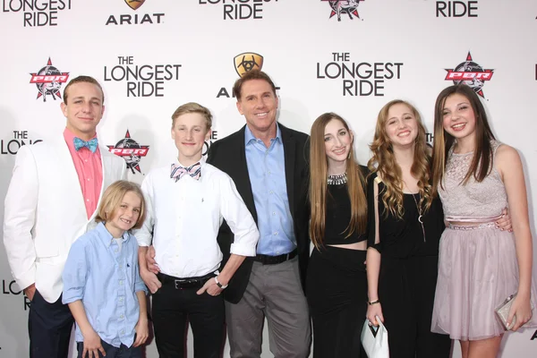 Nicholas Sparks, ses enfants et ses amis — Photo