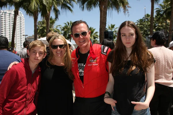 Robert Patrick, wife, son, daughter — Stock Photo, Image