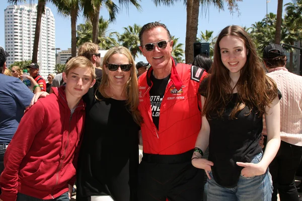 Robert Patrick, wife, son, daughter — Stock Photo, Image