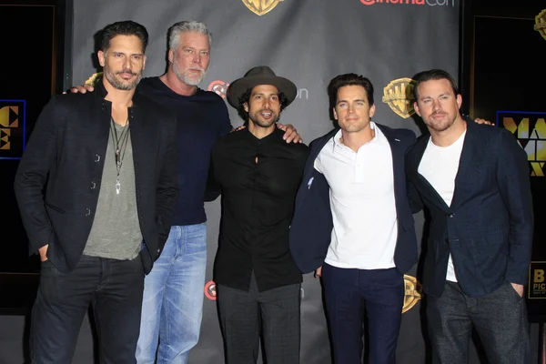 魔法のマイク Xxl キャスト、ジョー Manganiello、Kevin Nash、アダム ・ ロドリゲス、マット · ボーマー、チャニング · テイタム — ストック写真