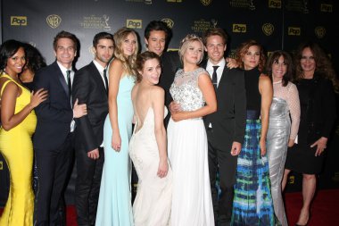 Mischel Morgan, Greg Rikaart, Max Erlich, Melissa Ordway, avcı Kral, Matthew Atkinson, Kelli Goss, Lachlan Buchanan, Gina Tognoni, Kate Linder, Cathering Bach