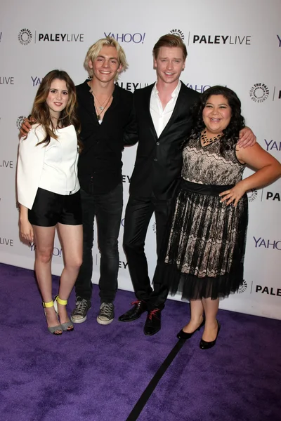 Laura Marano, Ross Lynch, Calum Worthy Raini Rodriguez — Stockfoto