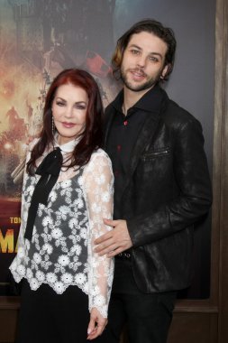 Priscilla Presley, Navarone Garibaldi