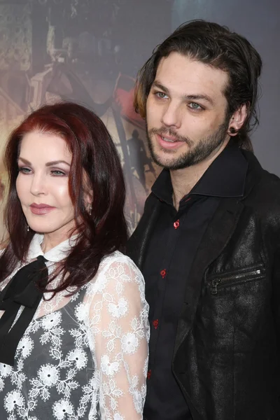 Priscilla Presley, Navarone Garibaldi — Fotografia de Stock