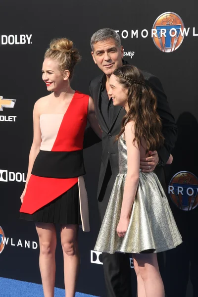 Britt Robertson, George Clooney, Raffey Cassidy — Stock fotografie