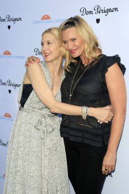 Kelly Rutherford, Natasha Henstridge