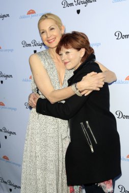 Kelly Rutherford, Frances Fisher